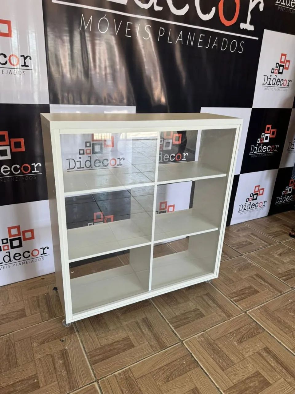 Balcão vitrine c/rodas