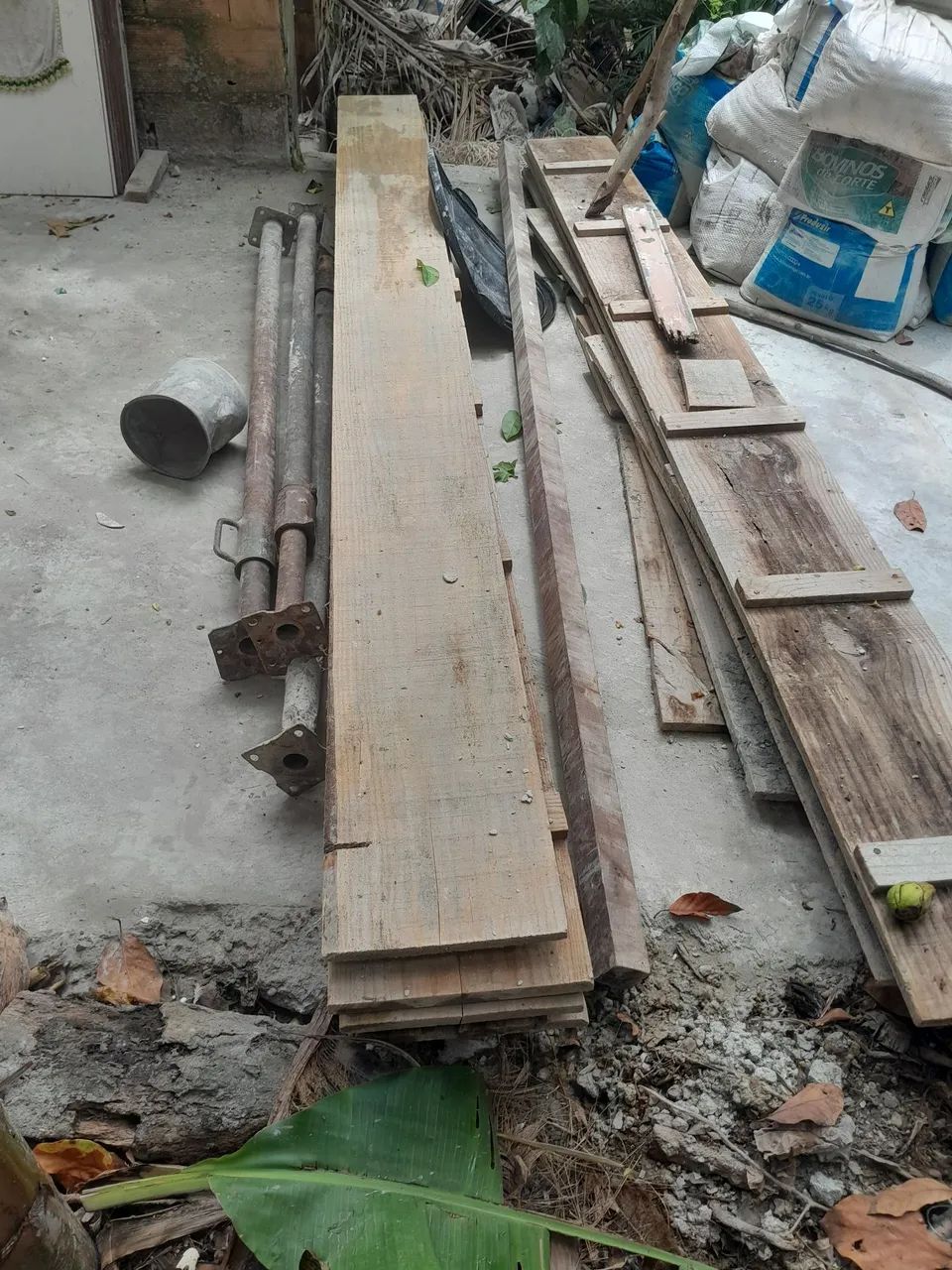 Vendo tábuas 3 metros e outros diâmetros 