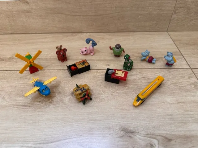 Kit com 12 Kinder Ovo Anos 90