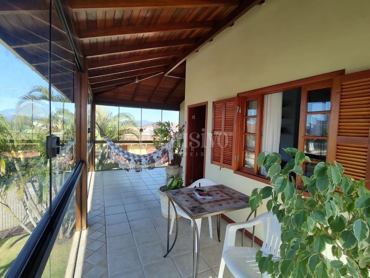 Linda Casa para venda de 4 dormitórios com piscina no Itaguaçu. - Foto 2