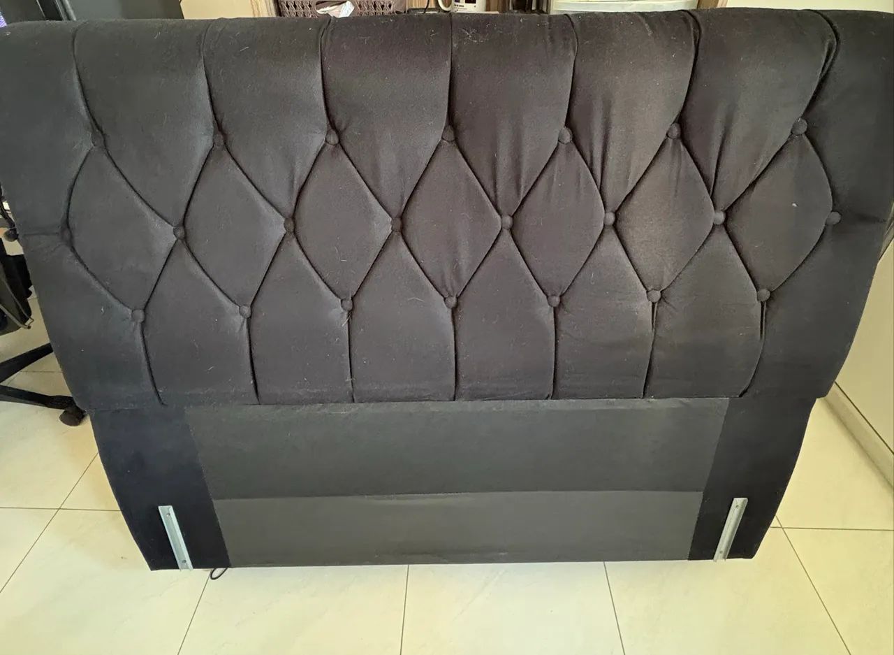 Cabeceira de cama casal estofada preta  - Foto 3