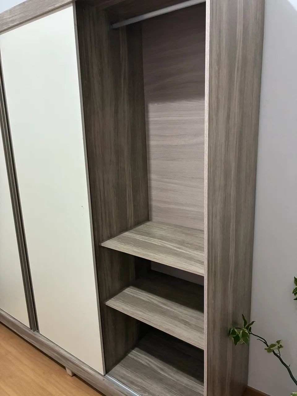 Guarda-roupas de casal (porta de correr) - Foto 2