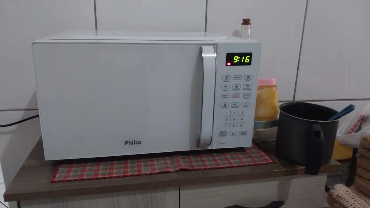Vendo microondas Philco  semi novo  *