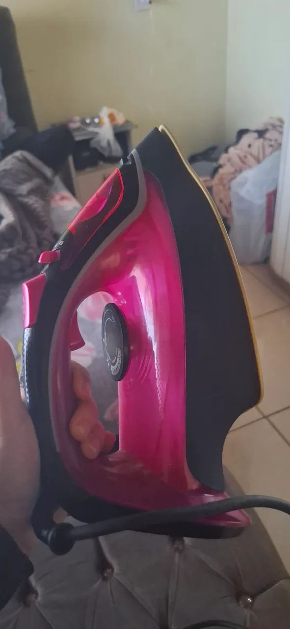Ferro de passar Philco rosa ( tem cerâmica)