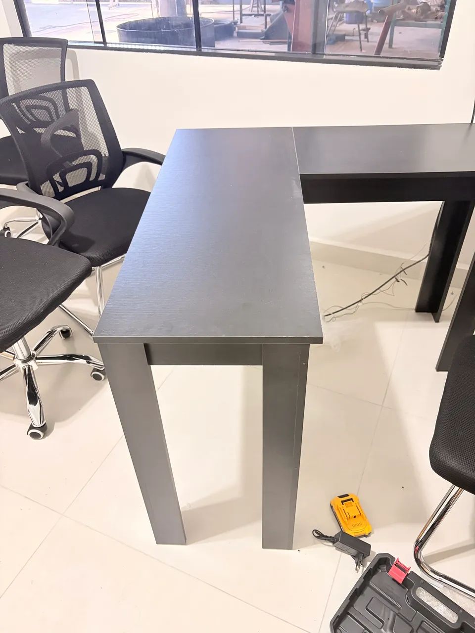 Mesa de escritório/estudo montada nova nunca utilizada  - Foto 4