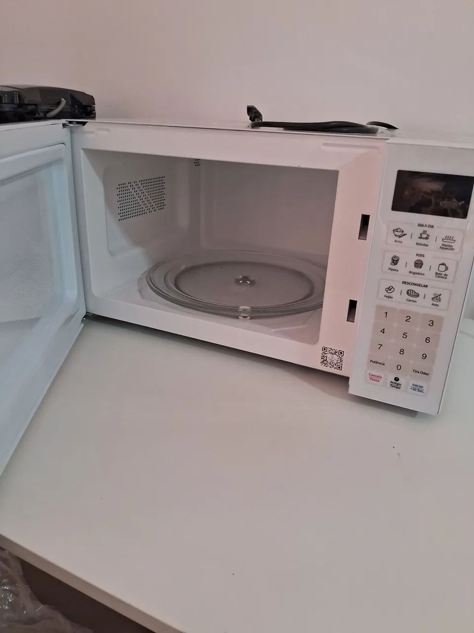 Vendo microondas marca mondial, novo , cor branco falar com Rosângela watsap *