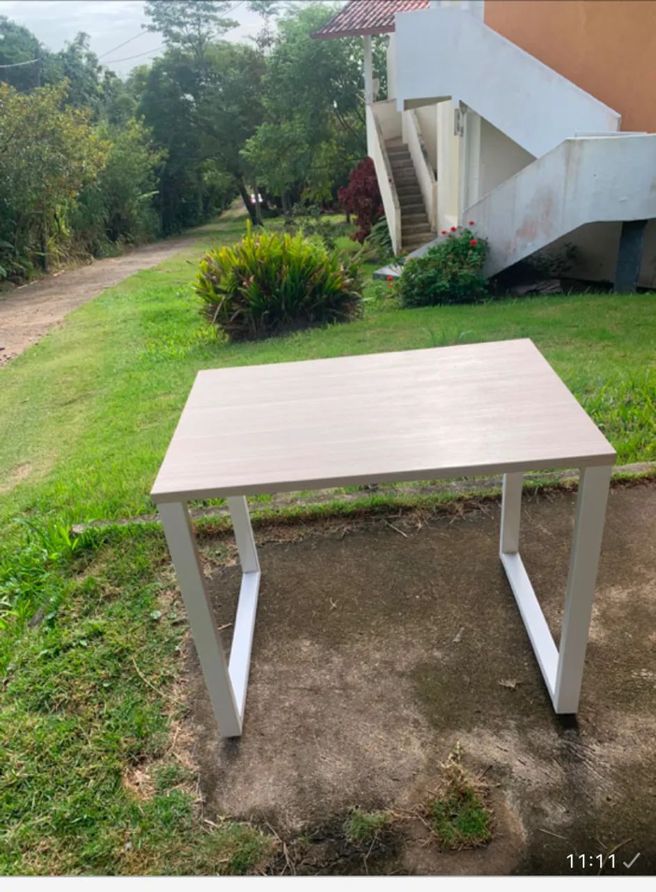 Bancada pra computador. Dois meses de uso. Preço R$300