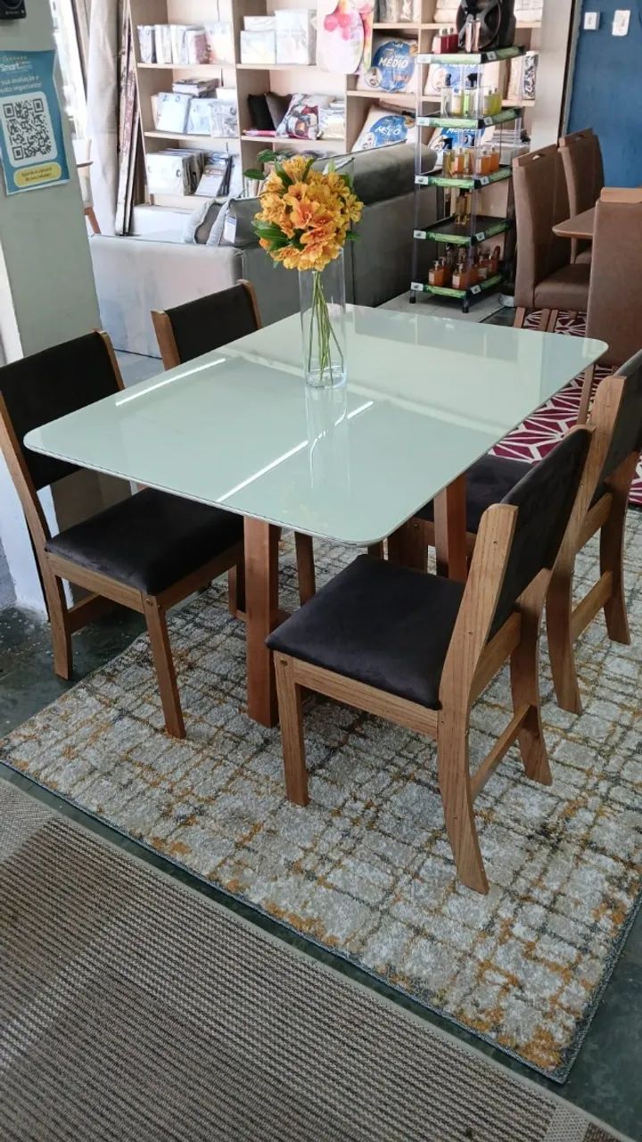 mesa com tampo de vidro e 4 cadeiras - Foto 2
