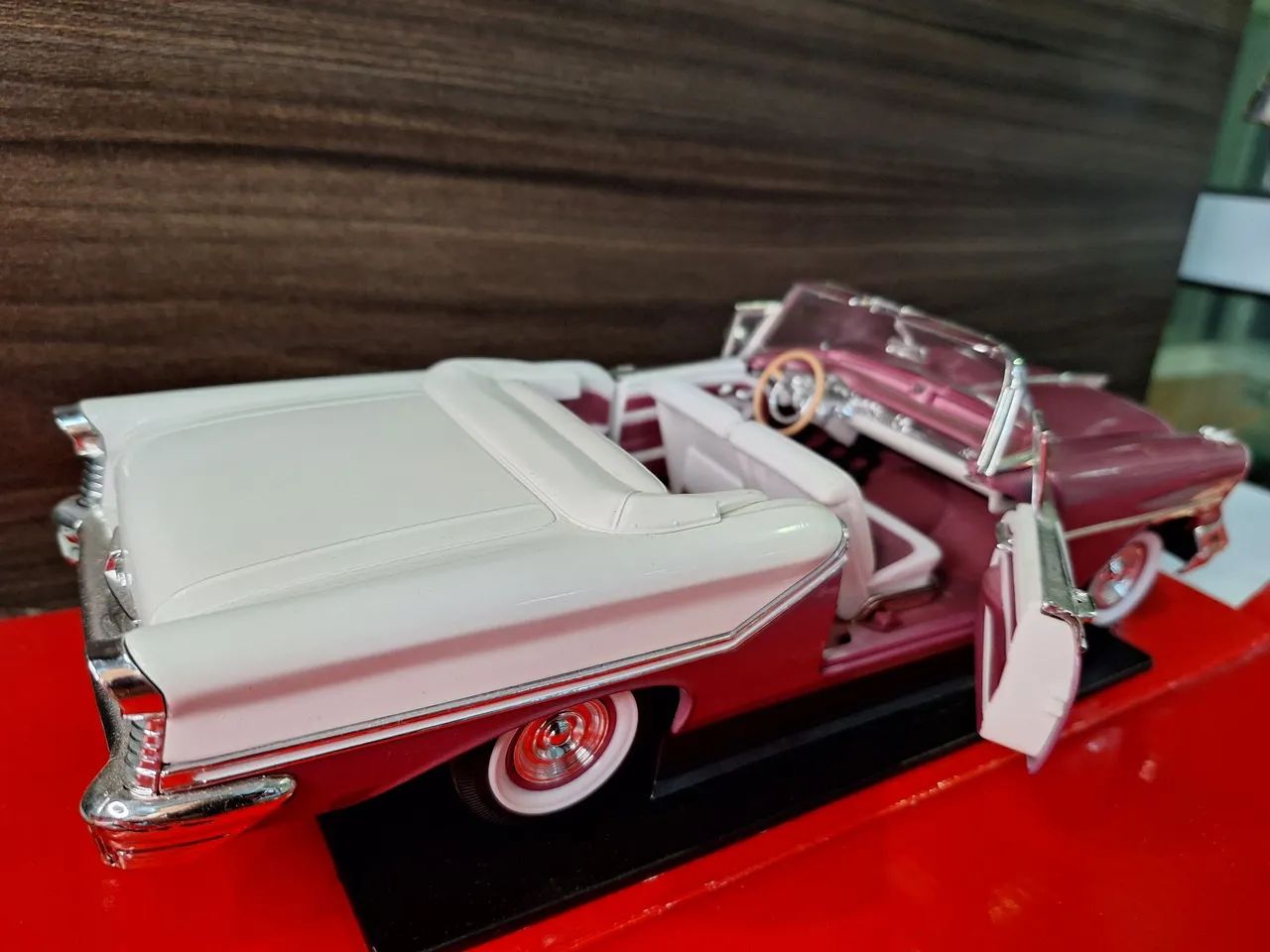 Na caixa, 1:18, Oldsmobile Super88 - Foto 5