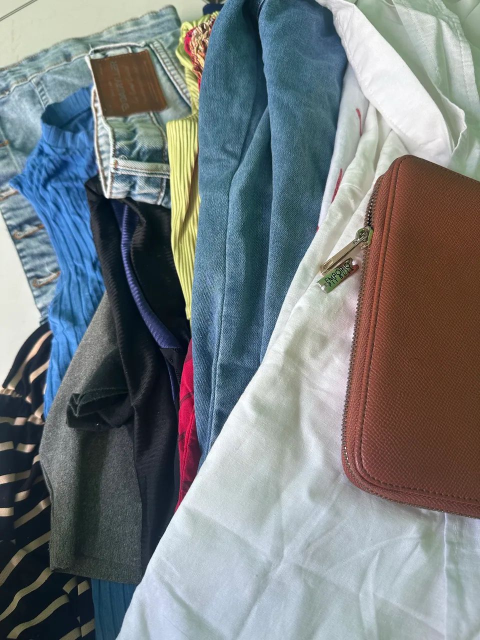 Lote de roupas - Foto 3