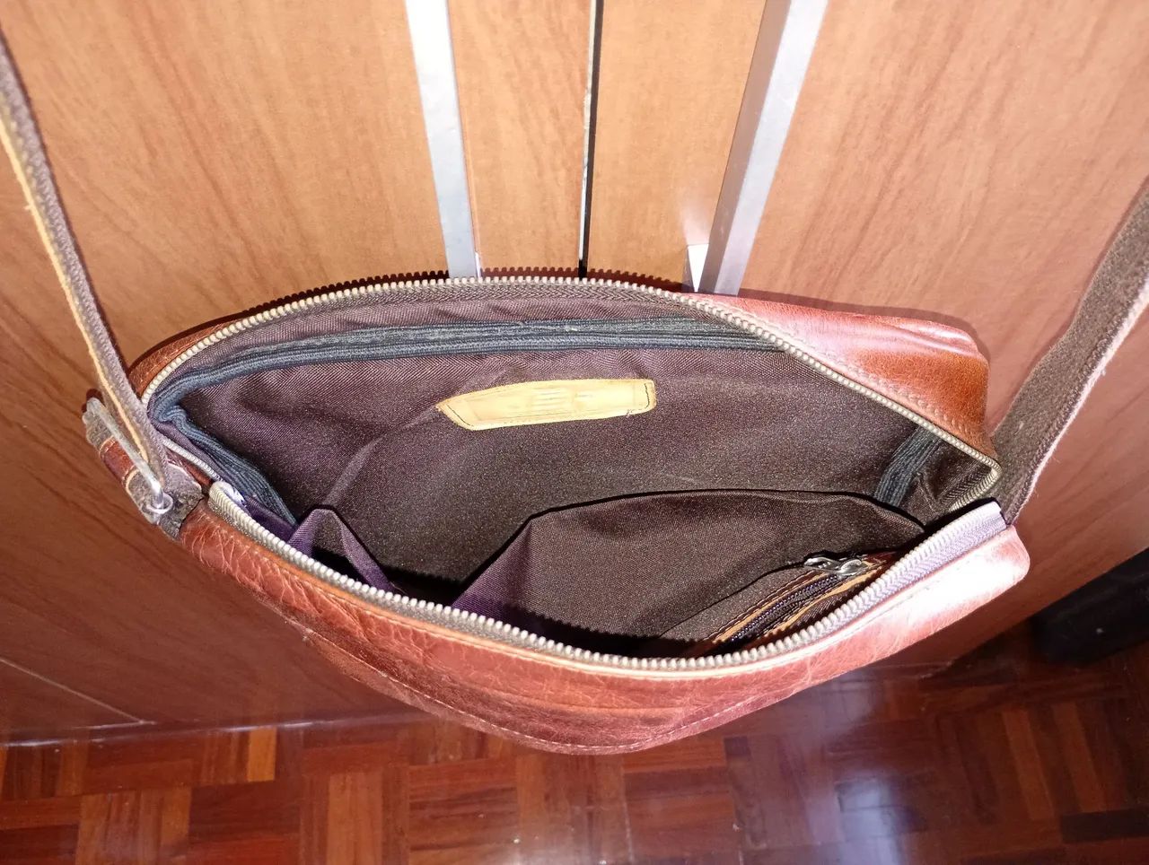 Bolsa lateral em couro legítimo. - Foto 3