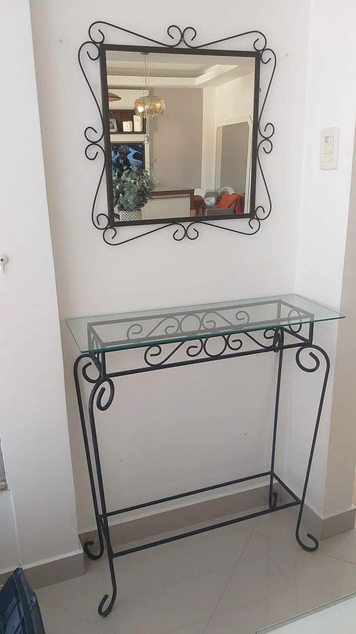 aparador com tampo de vidro e espelho decoratvo - Foto 3