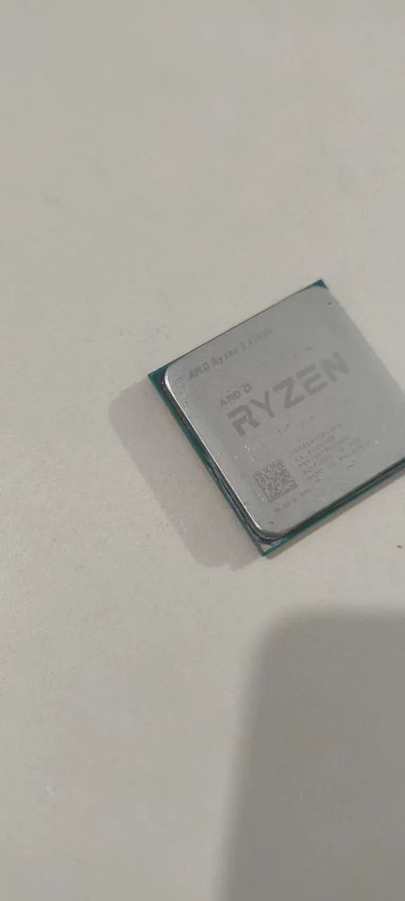 VENDO/TROCO PROCESSO RYZEN 3 3200G - Foto 2