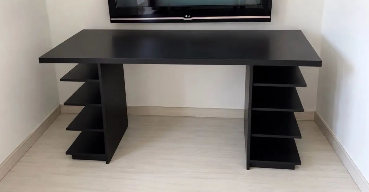 Mesa MDF preta para computador