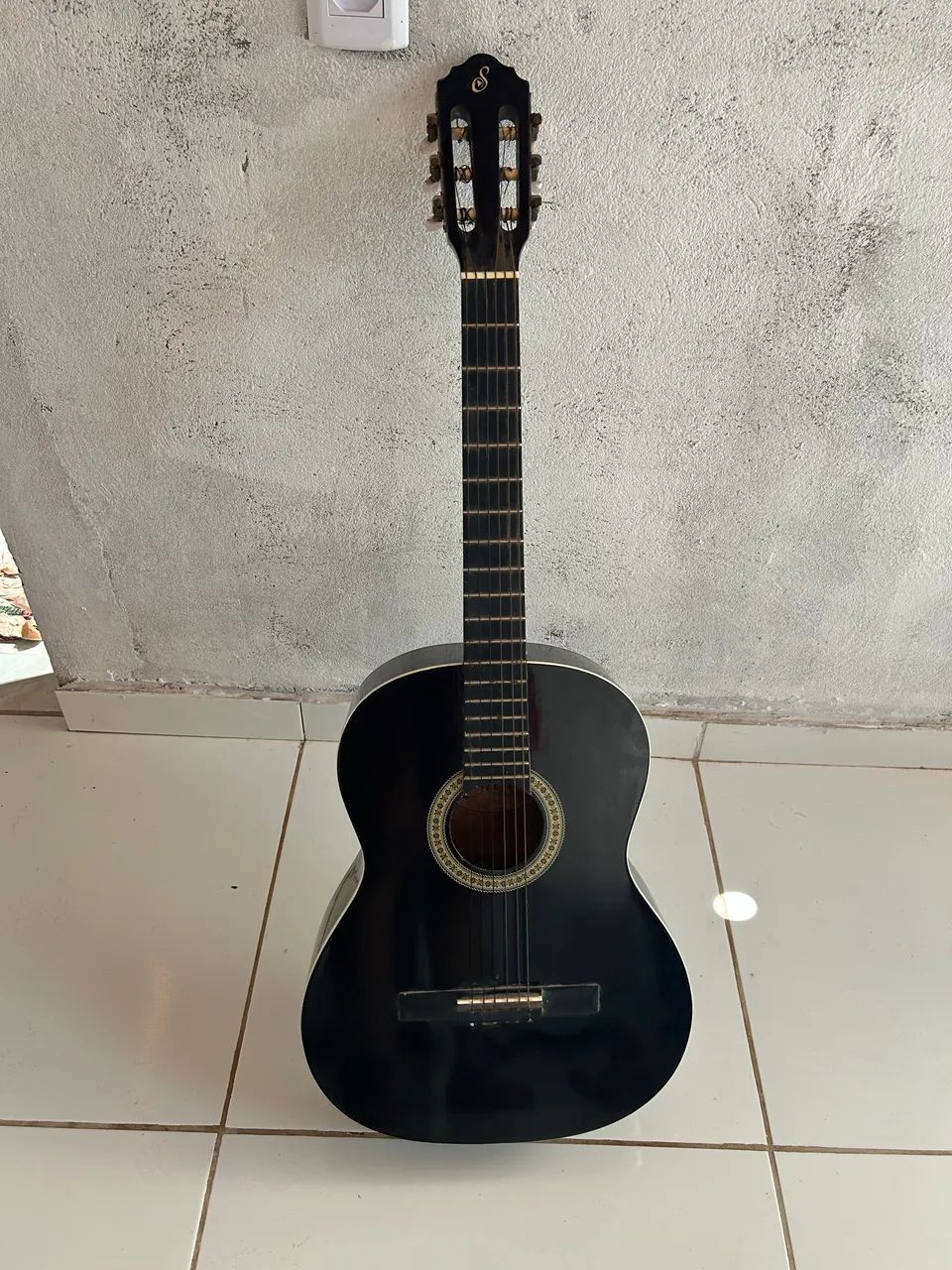 Violão preto 