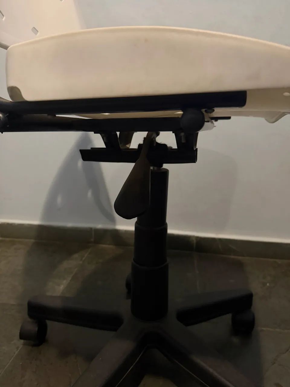 Cadeira de escritório com rodinha  - Foto 3