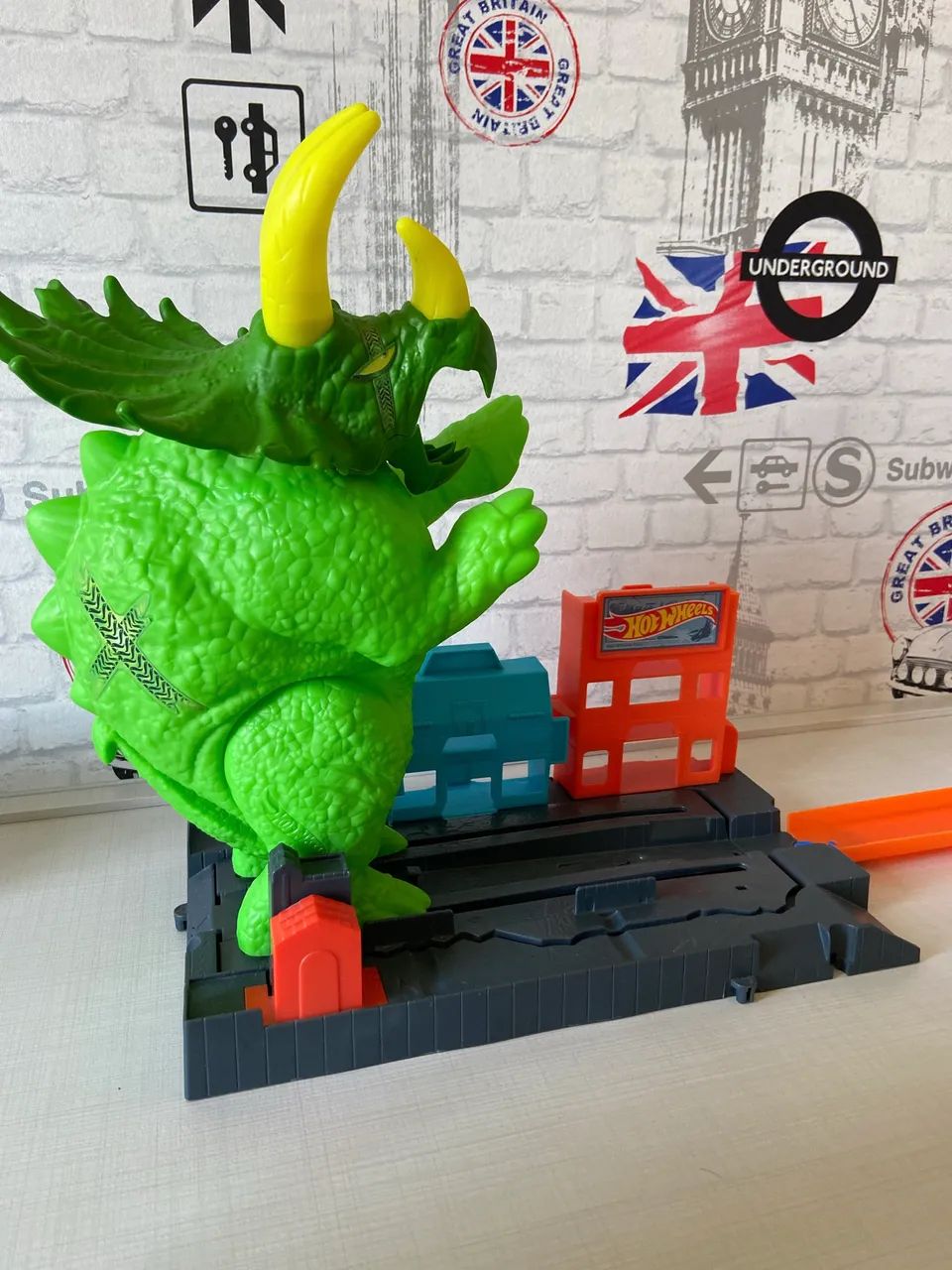 Pista Hot Wheels com dinossauro - Foto 2