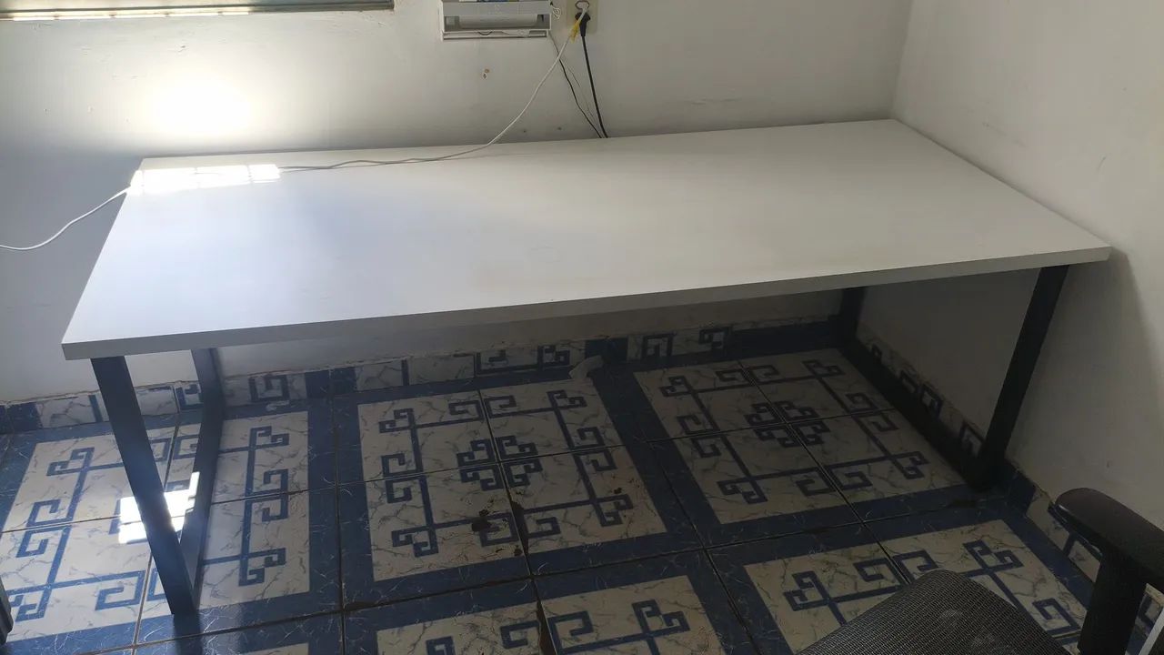 Mesa e cadeira para escritório 