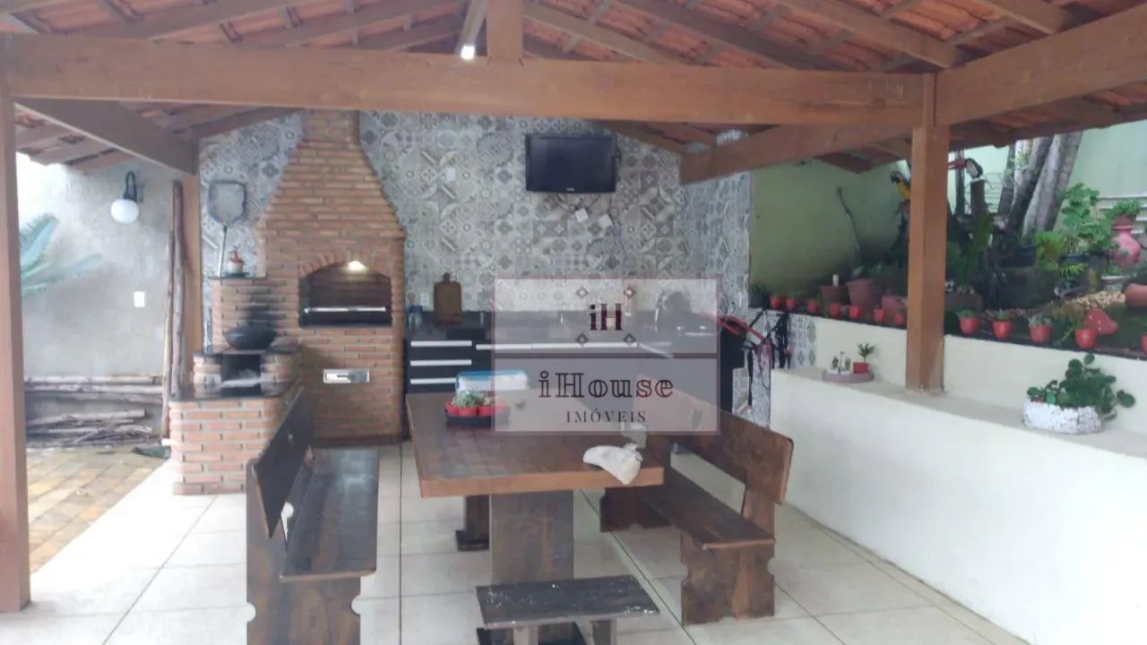 Casa com piscina a venda no São Gotardo