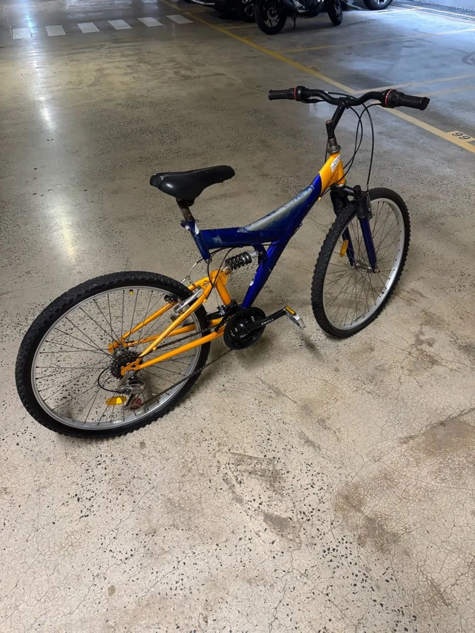 Bicicleta Marca SUZUKA com amortecedor 