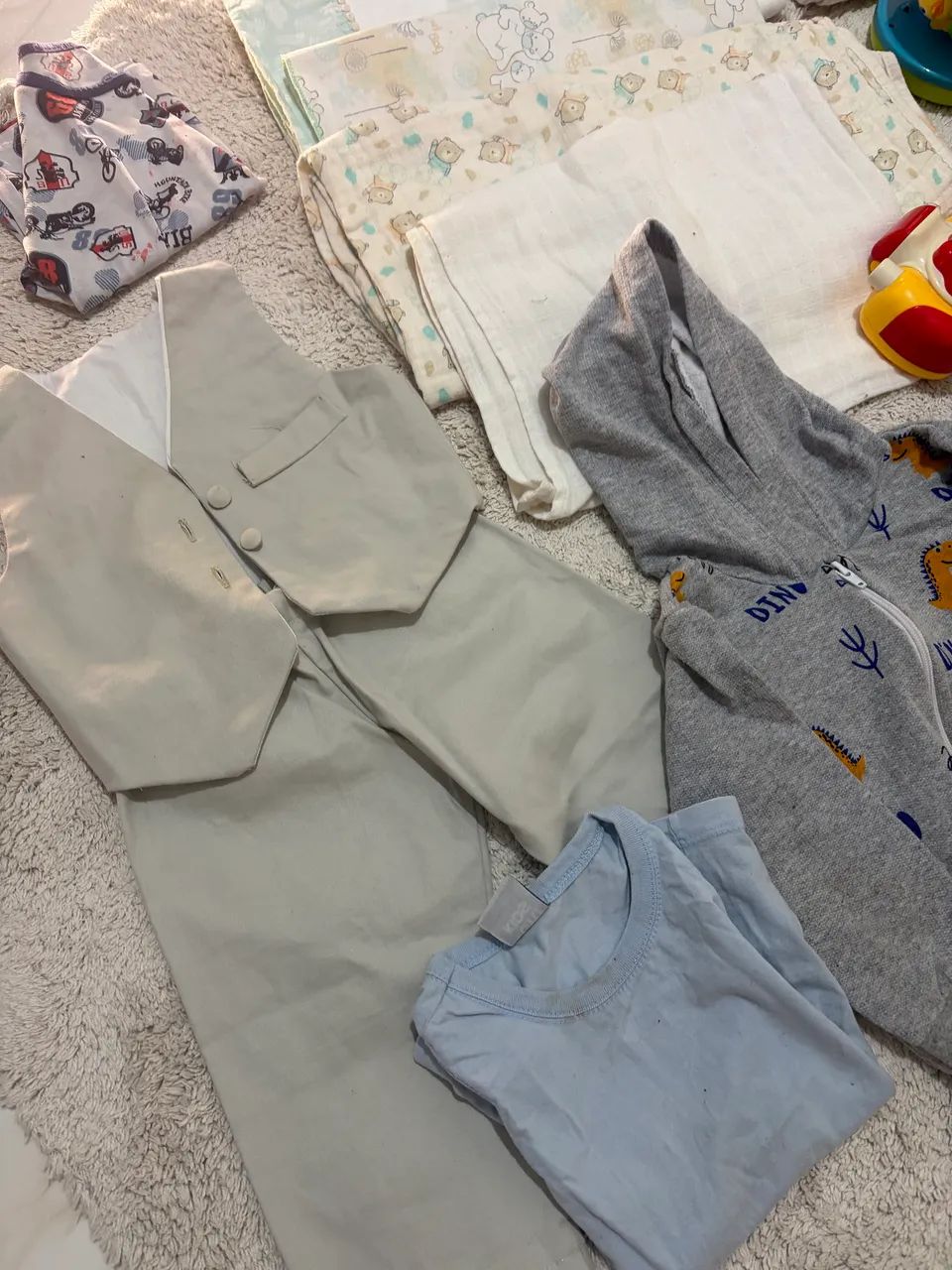 Lote de roupas e brinquedos  - Foto 4