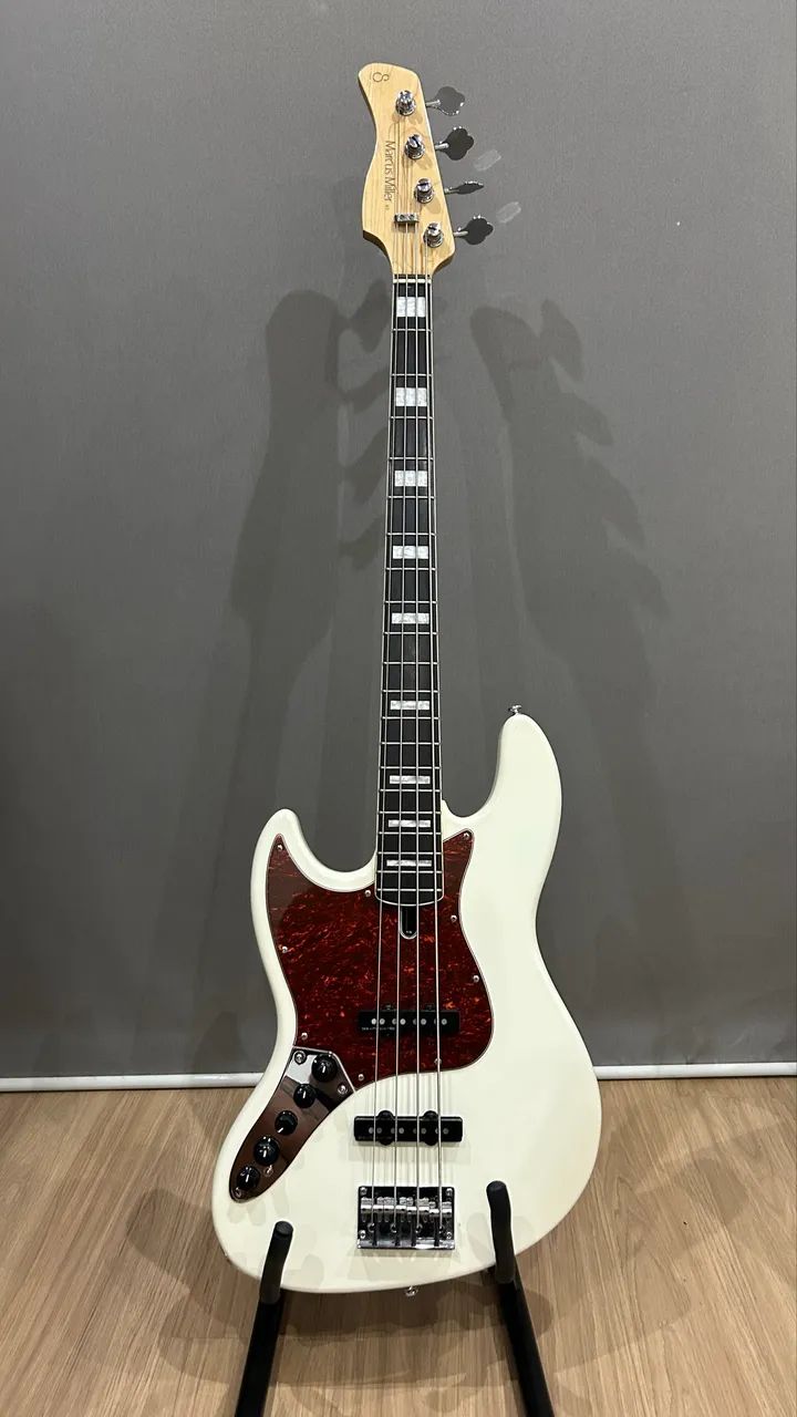 Sire Marcus miller V7 *CANHOTO*