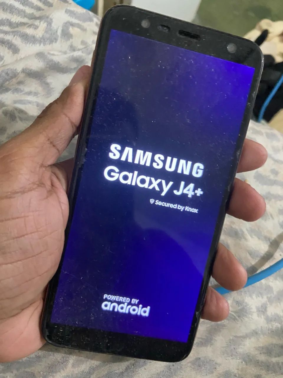 Celular J4