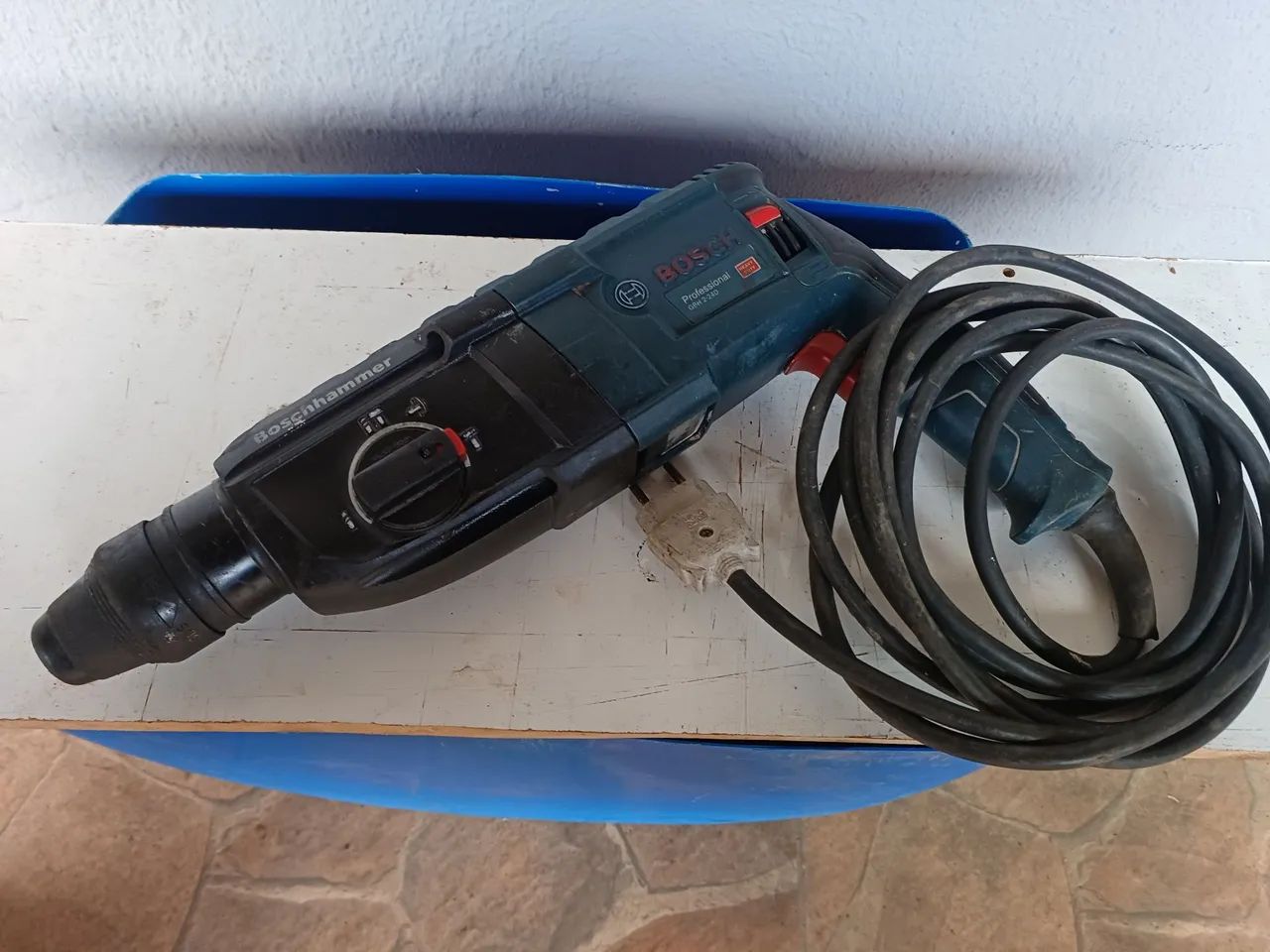 Martelete furadeira rompedor e perfurador  bosch GBH 2-24D PROFISSIONAL 