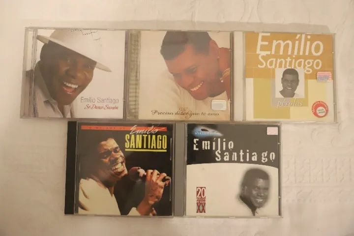 16 CDs Emílio Santiago. Produto para fans do cantor.