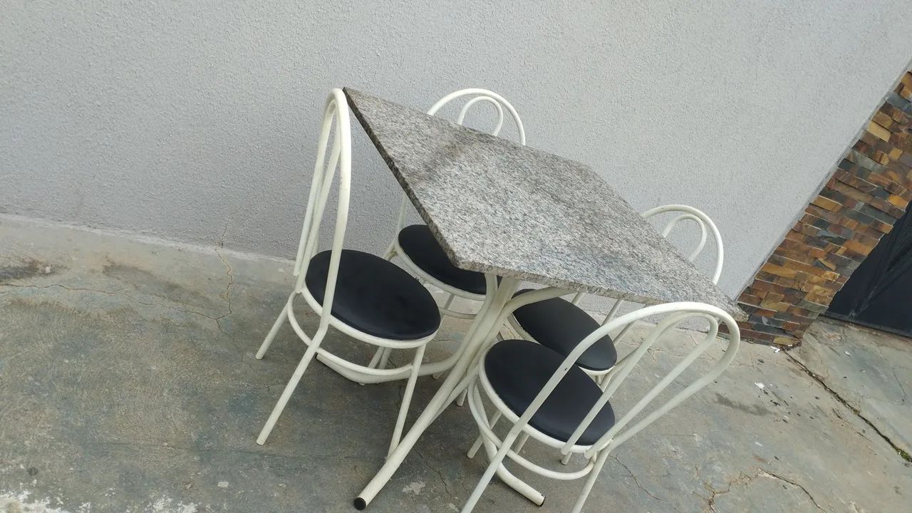 Mesa quadrada 90 x 80 cm com 4 cadeiras  - Foto 3