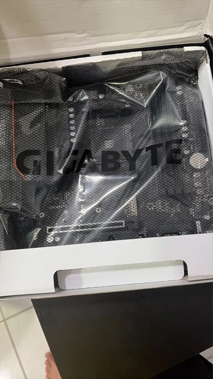 Placa mãe b550M NUNCA USADA