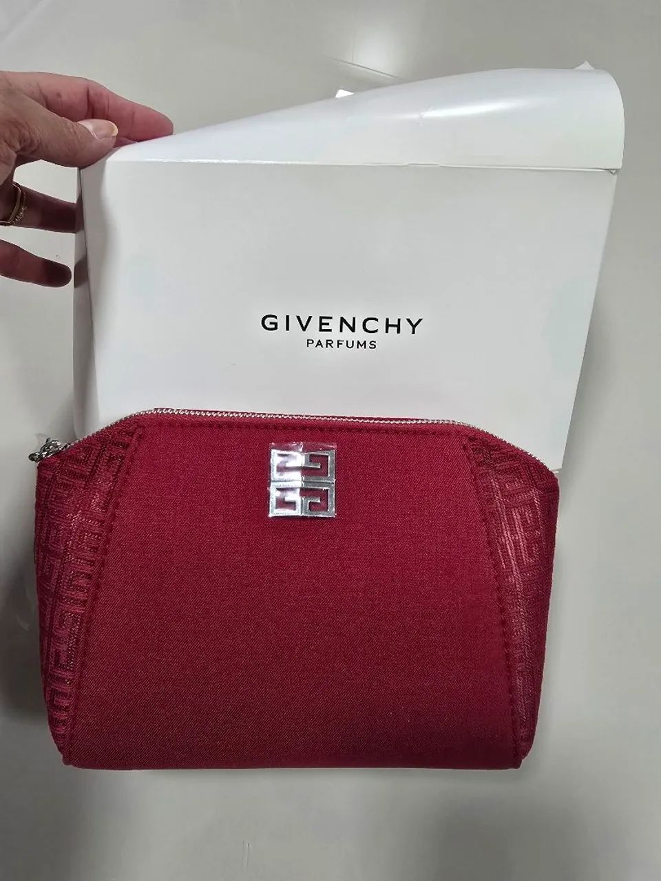 Necessarie Givenchy vermelha nova