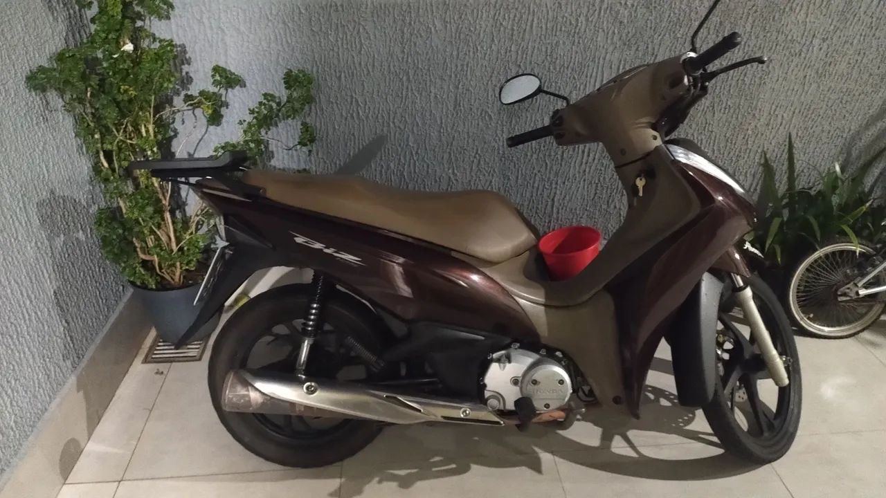 Bom 125 marrom único dono 