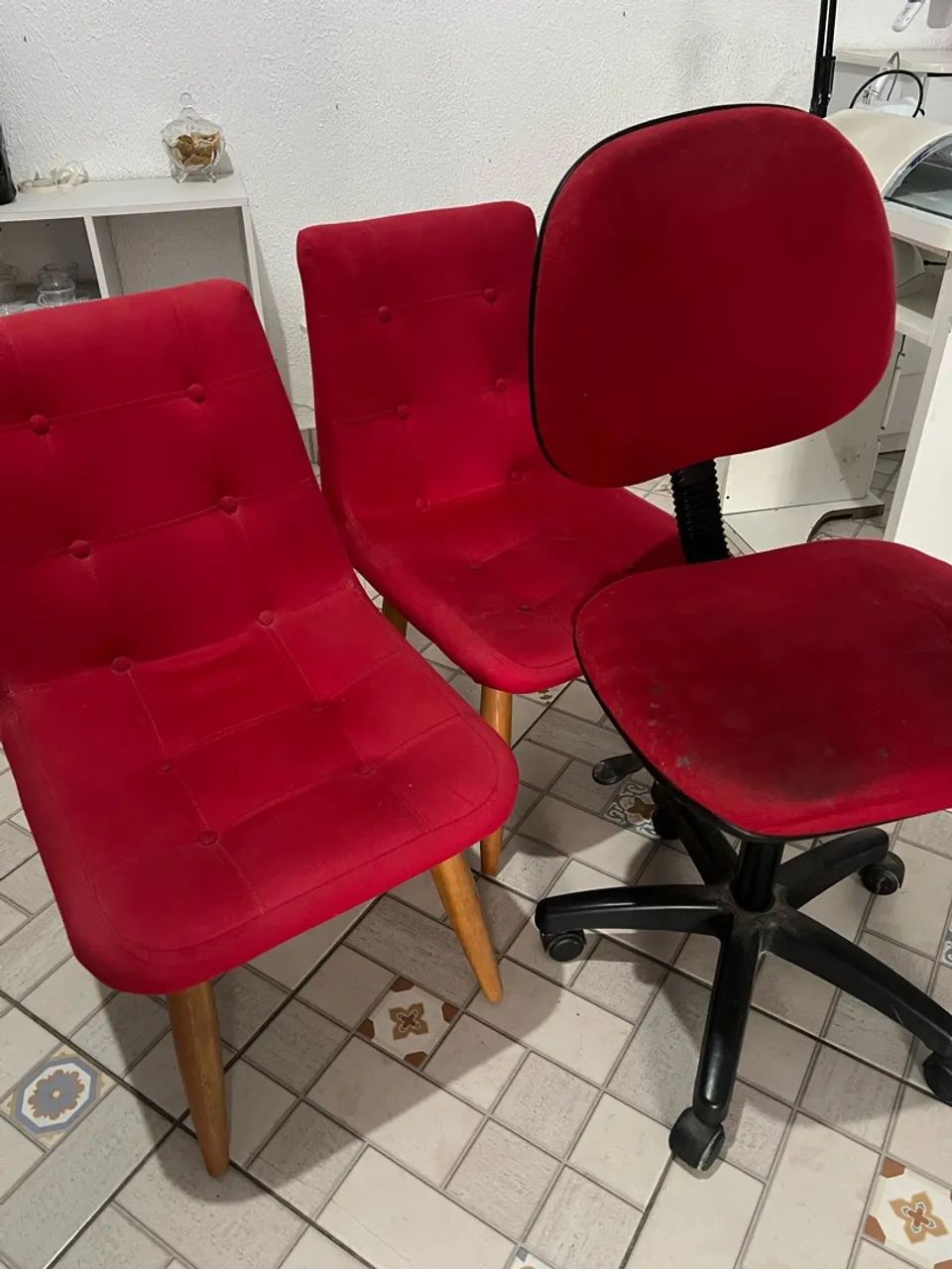 2 cadeiras poltrona + 1 cadeira secretaria 