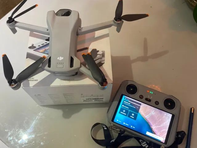 Drone DJI mini 3 com tela RC - APENAS 3 MESES DE USO