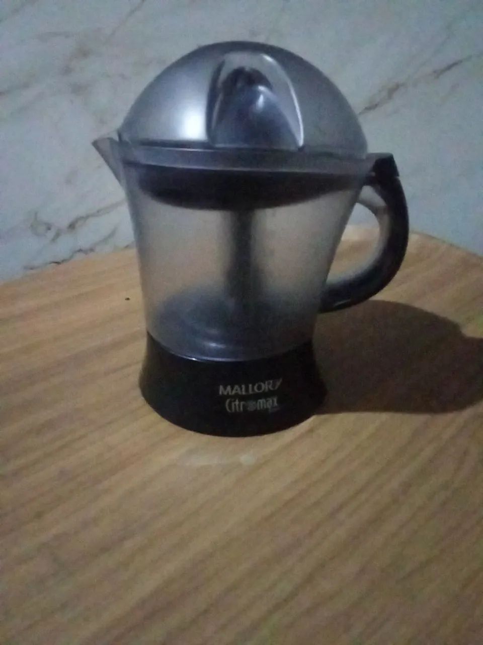 Espremedeira de fruta usada 