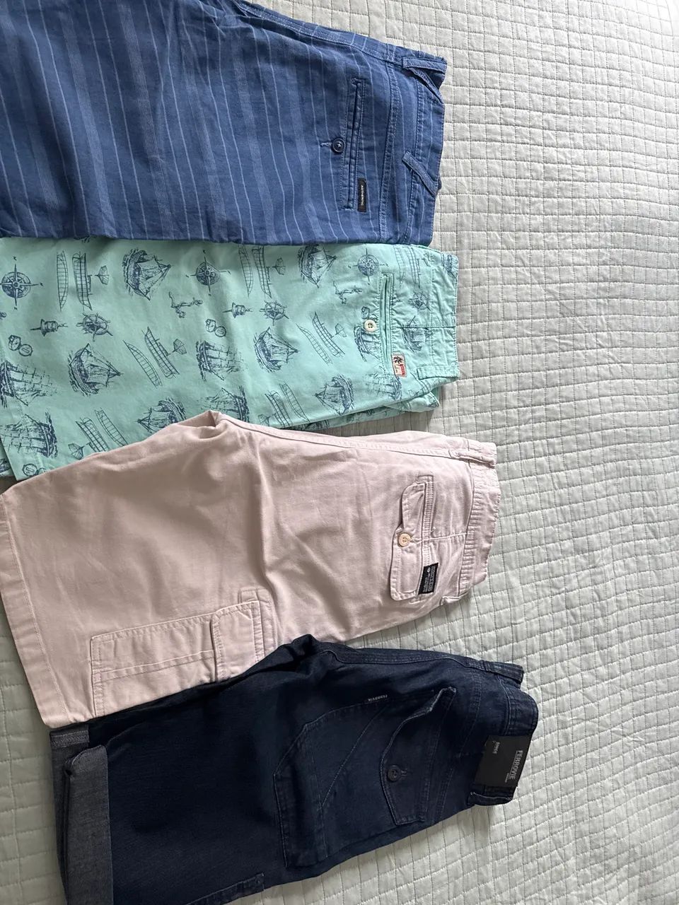 Bermudas número 40 e uma camisa  - Foto 2
