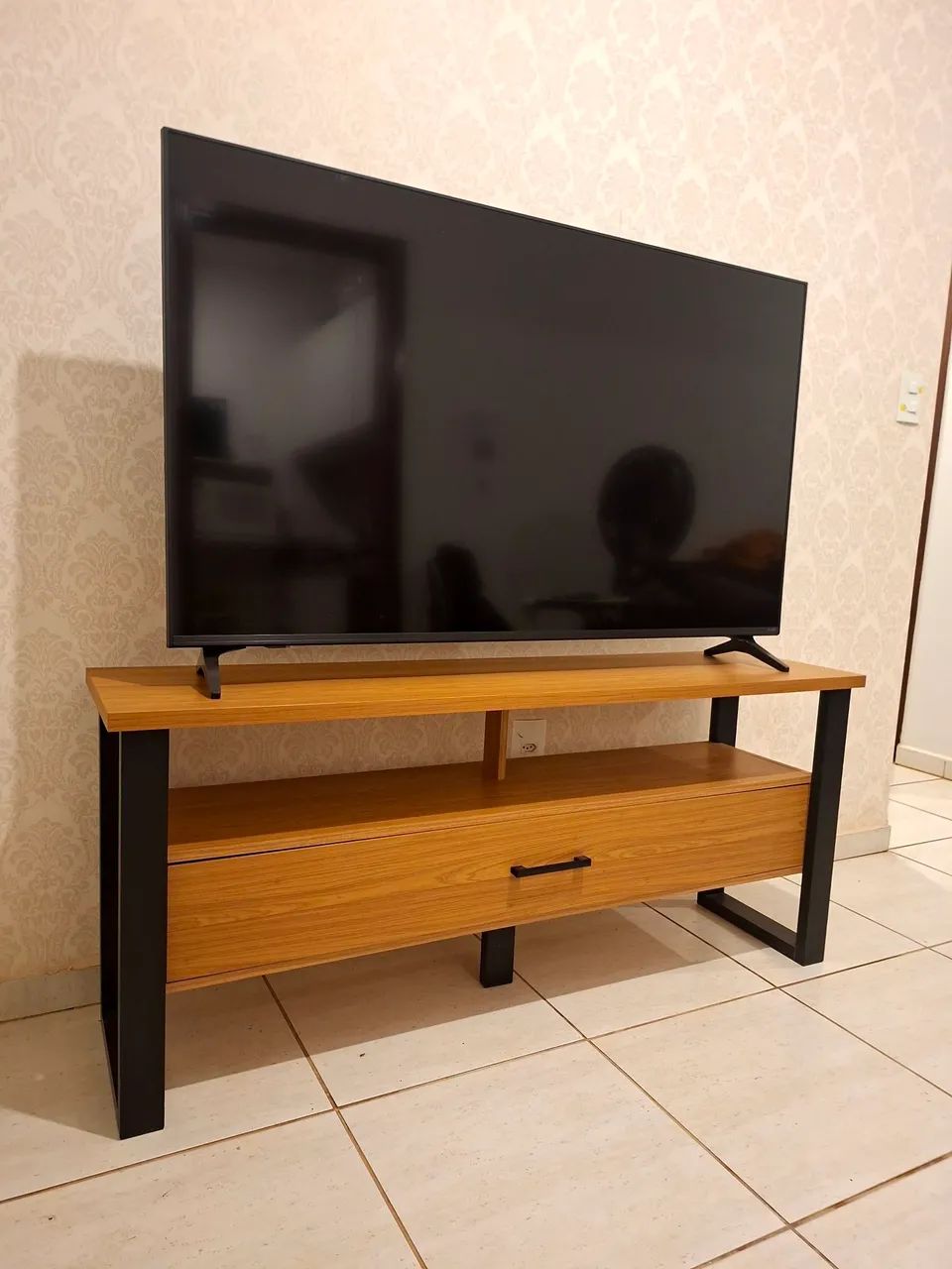 Rack 100% MDF,  Freijó E Preto 140 Cm 