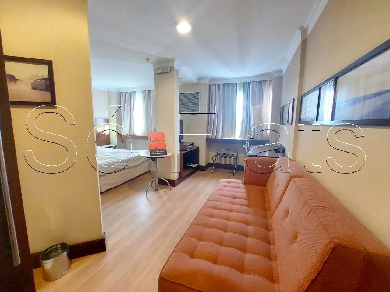 International Plaza com 1 dormitório com copa, sala, quarto com suíte nos Jardins.