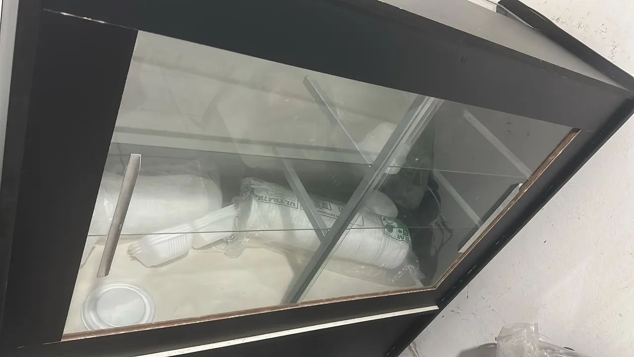 BALCÃO EXPOSITOR DE VIDRO PRETO - ÓTIMO ESTADO!