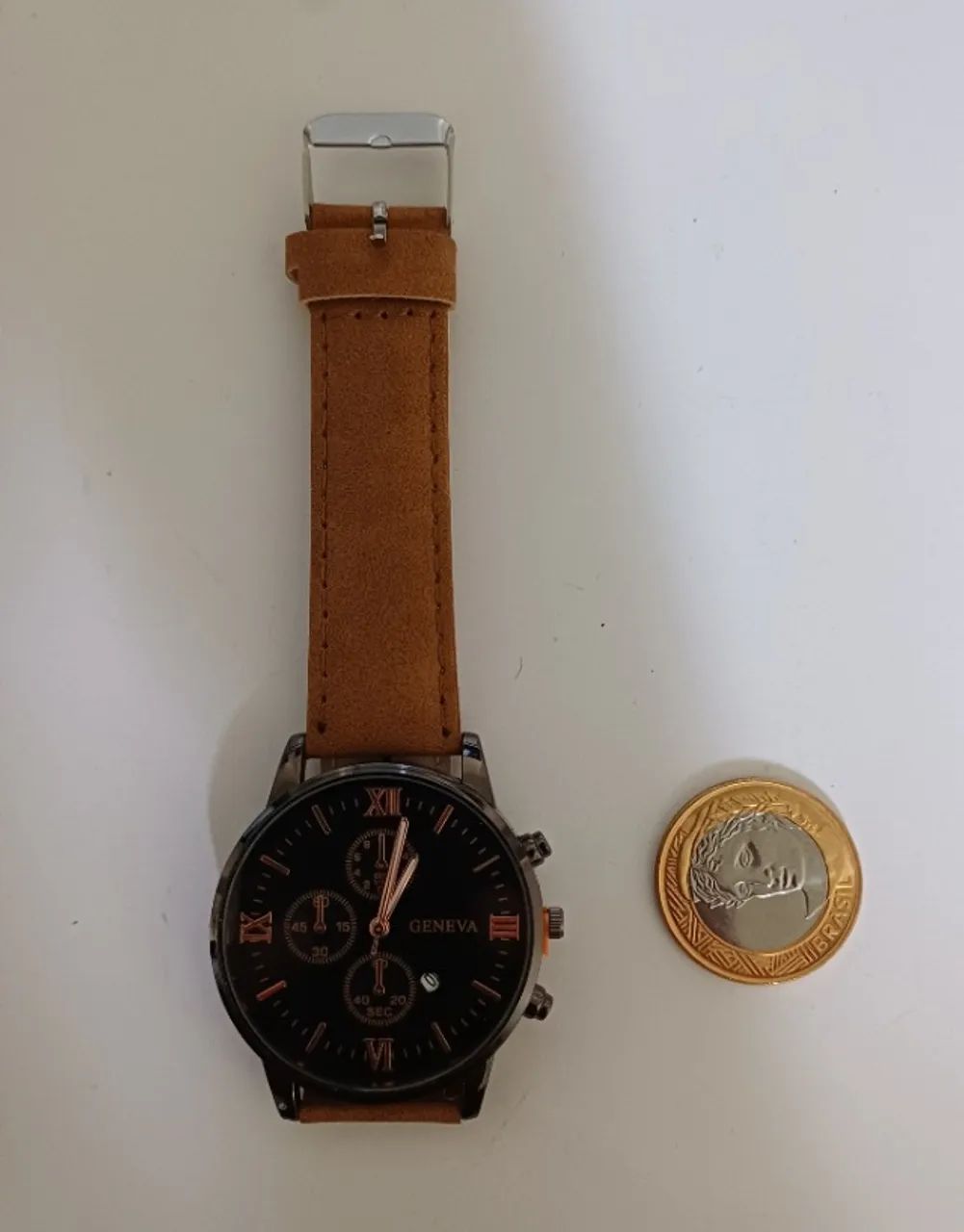 Relógio Geneva fundo preto, pulseira marrom - Foto 4