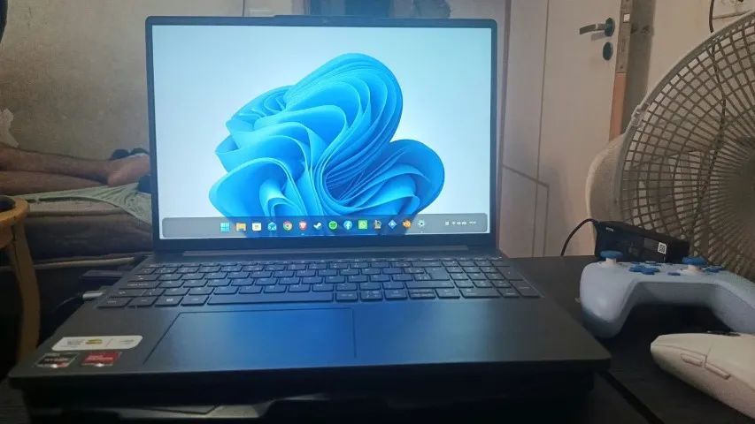 Ideapad Slim 3 Ryzen 7 8gb ram 512gb