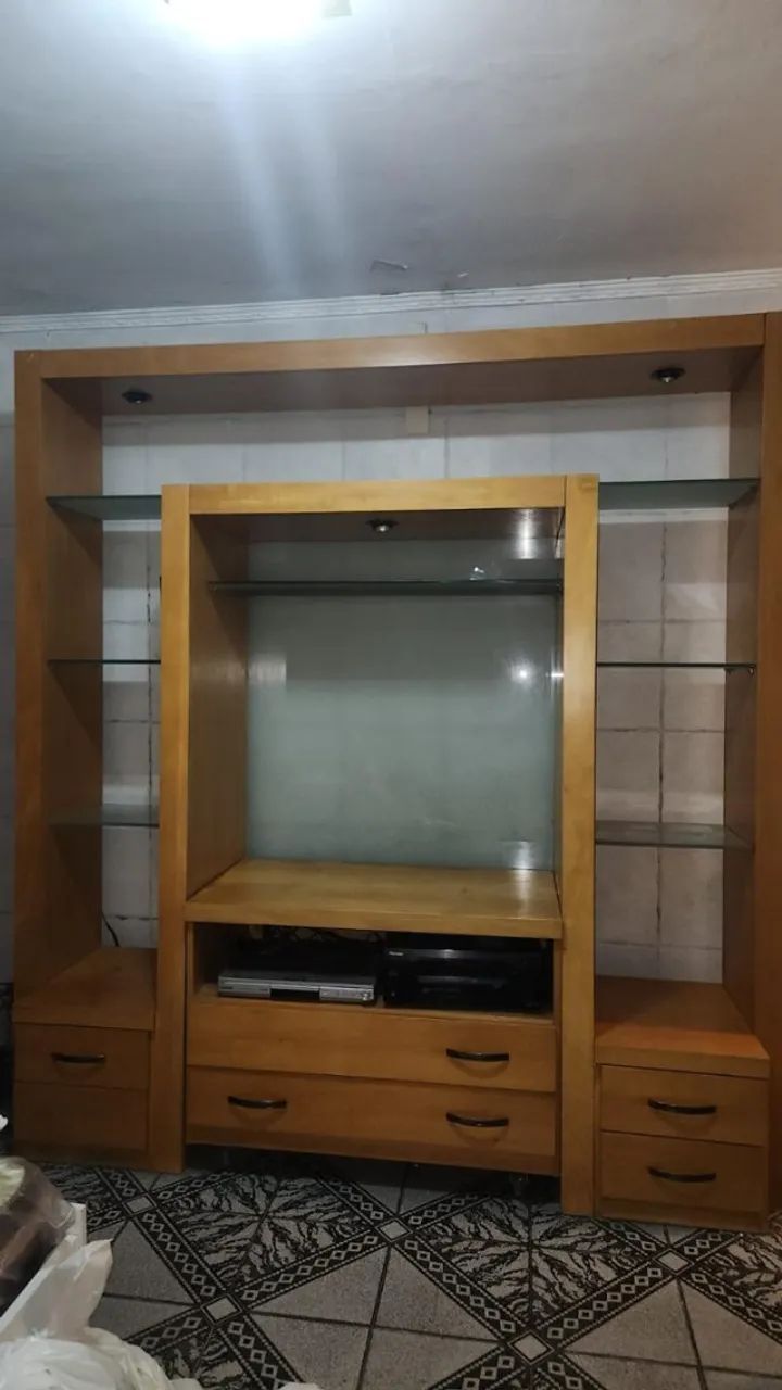Estante em Madeira Clara para sala com Rack de TV