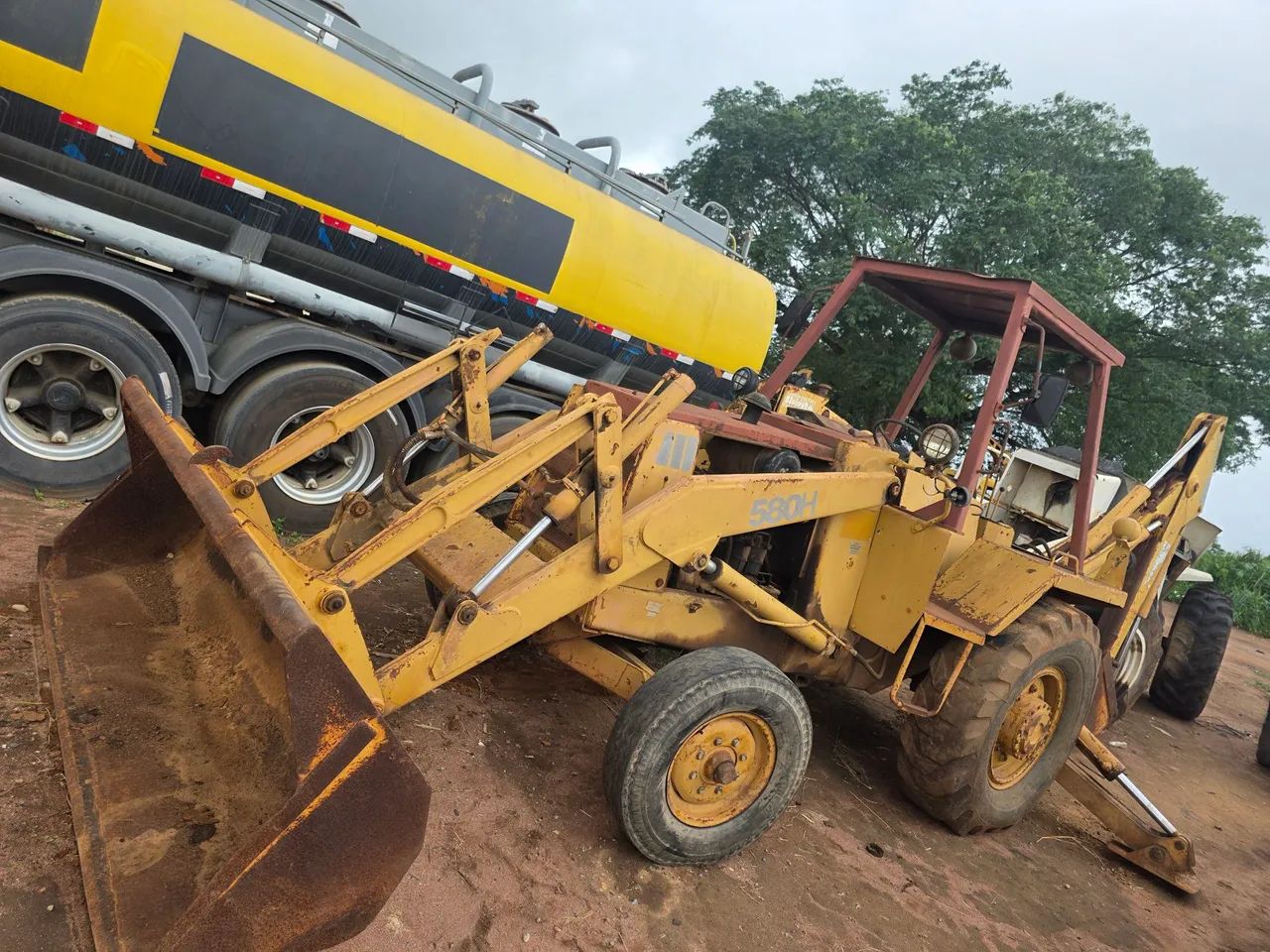 Retro escavadeira 580H