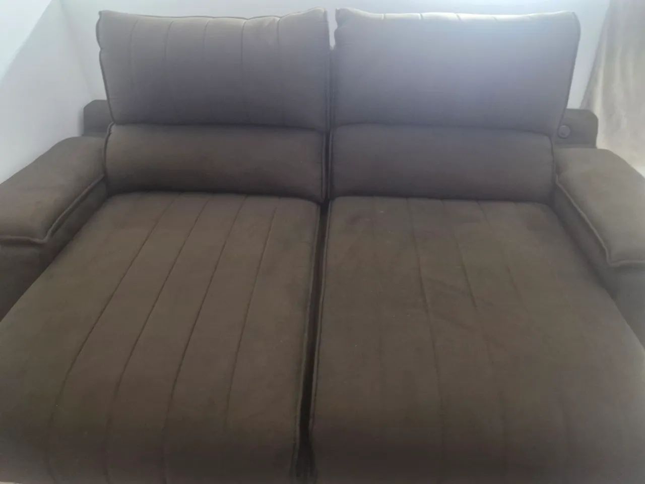 Vendo sofa com porta copos e carregador usb  - Foto 2