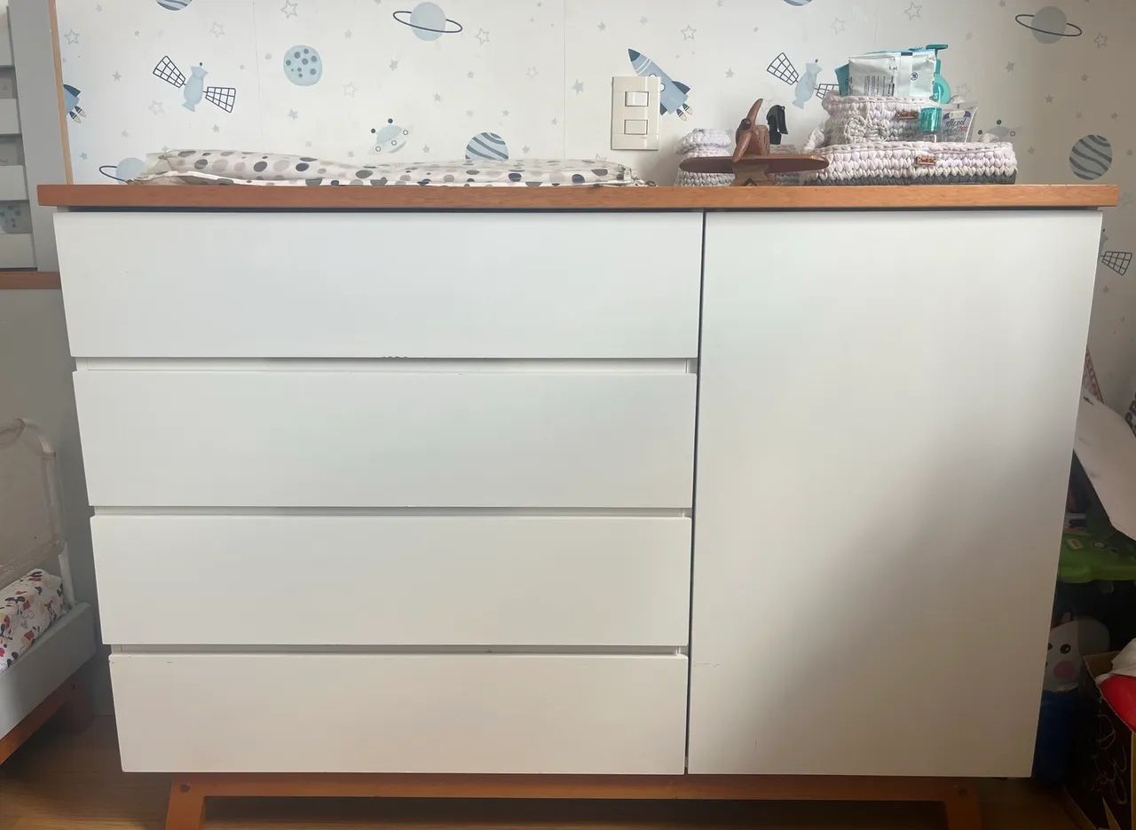 Cômoda e berço ( vira cama) 