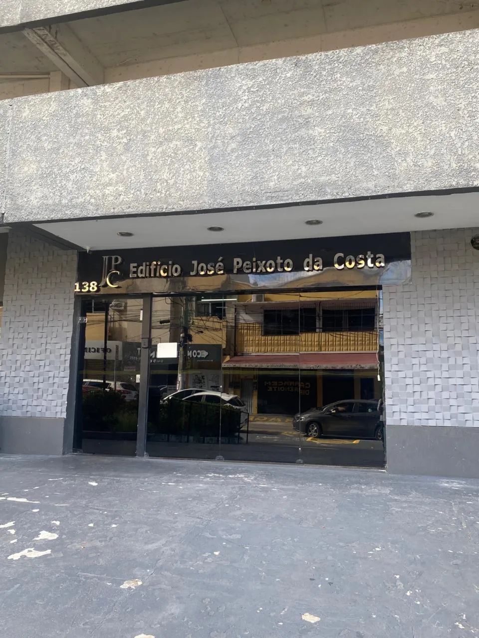 2/4 - José Peixoto da Costa (centro) - Foto 4