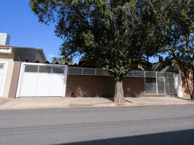 Duas casas no Centro de Tupã, 5 quartos e 3 vagas - Foto 2
