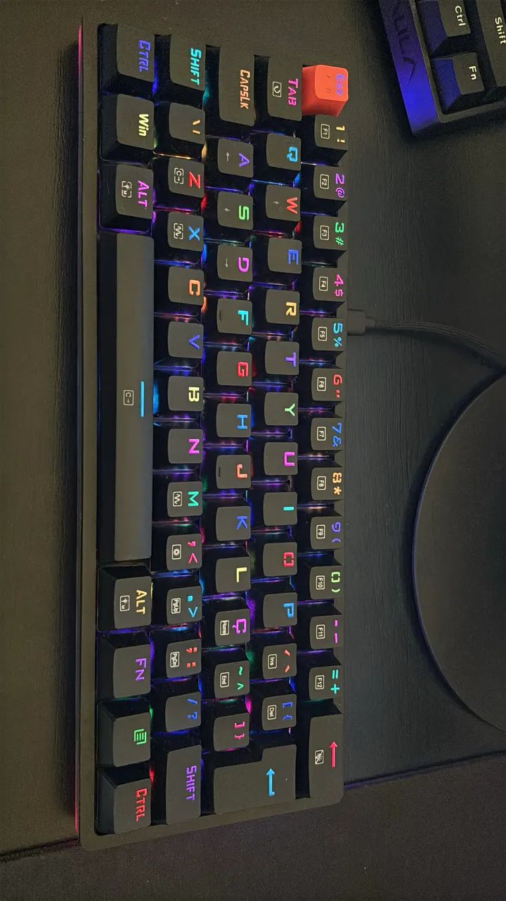 Teclado akali da redragon switch extra