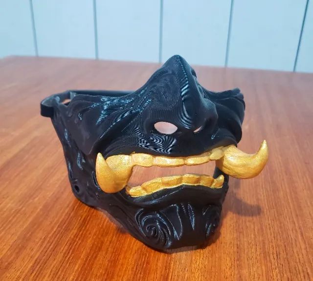 MÁSCARA SAMURAI ONI - PRETO E DOURADO - Foto 3